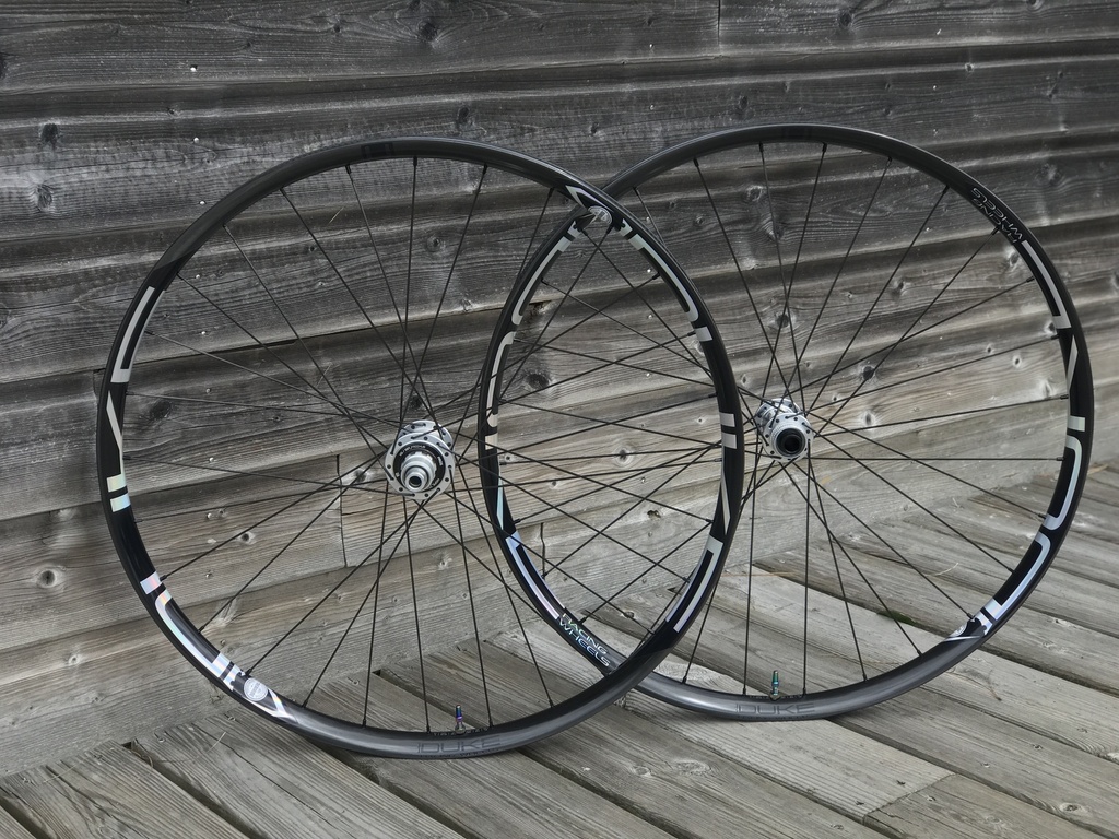DUKE LUCKY JACK SLS4 | HOPE PRO5