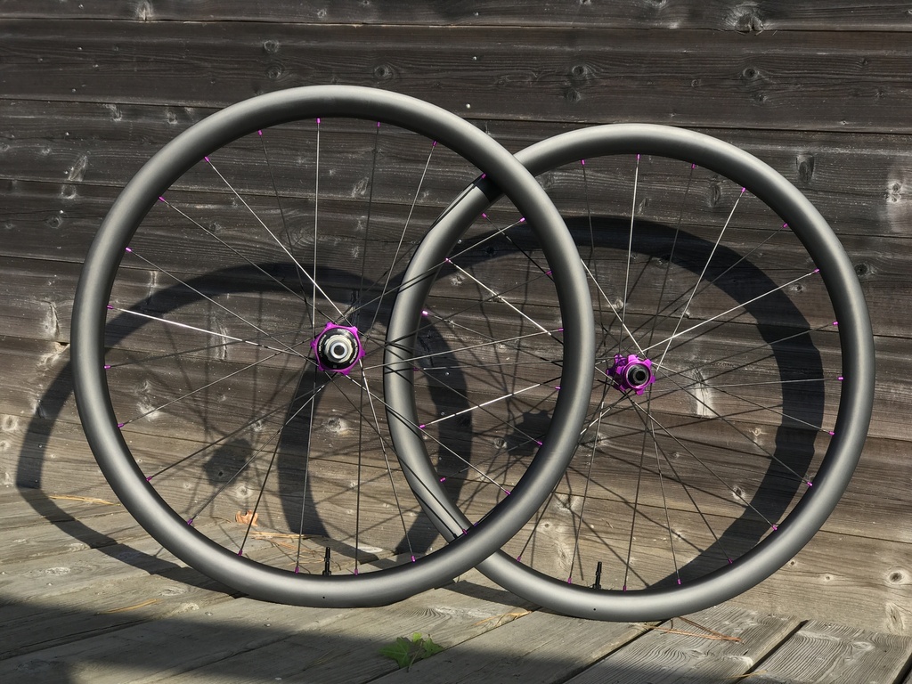 ROUES CARBONE 24 HOOKLESS | HOPE PRO5 SP24 CL | SAPIM | BERD