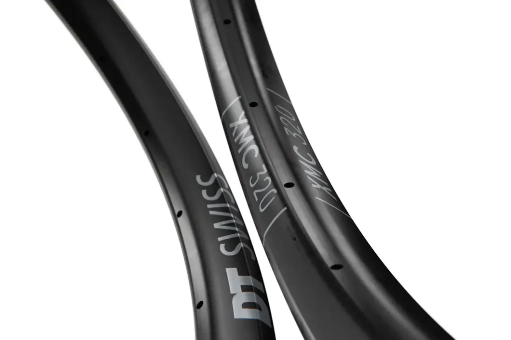 DTSwiss_MTB_Carbon_Component_Rims_Detail_XMC_320_Rim_003_1920px~-~media--d98c6261--query.webp