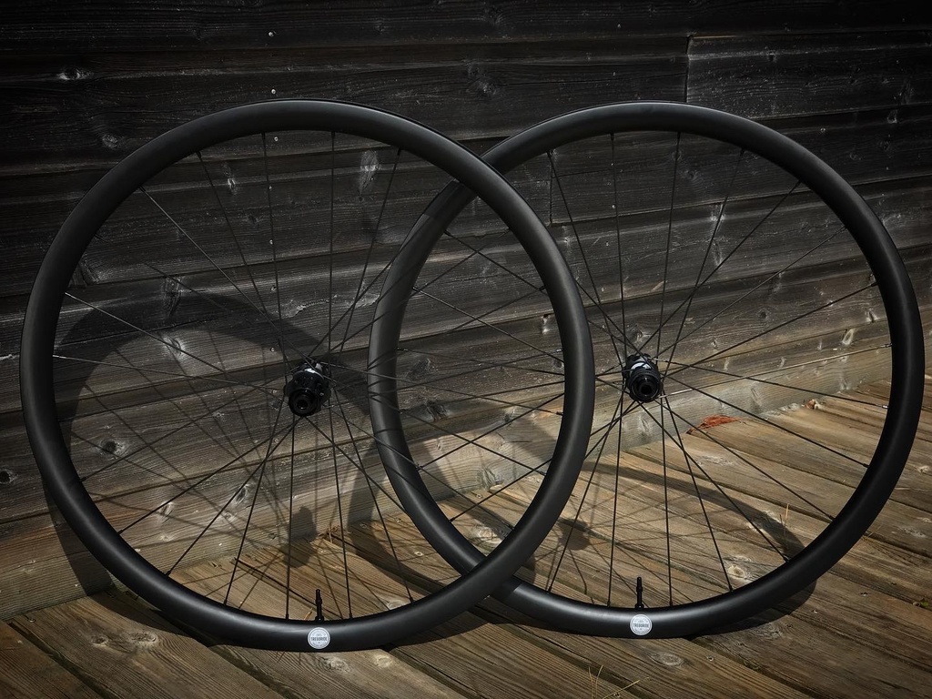ROUES CARBONE 21 CLINCHER | DT350 36SL SP24 (LIGHT, CRL : HG (9, 10, 11, 12 V, 1er pignon 11 dents), Ecrous : Silver)
